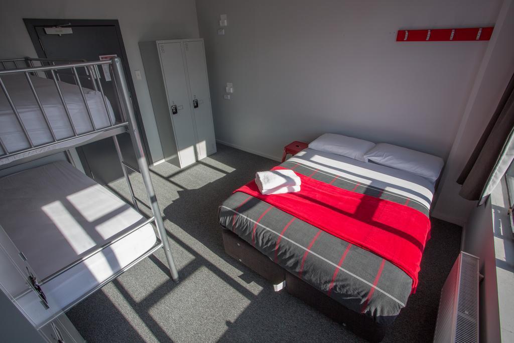 Hostel Urbanz Christchurch Exteriér fotografie A cell at the prison