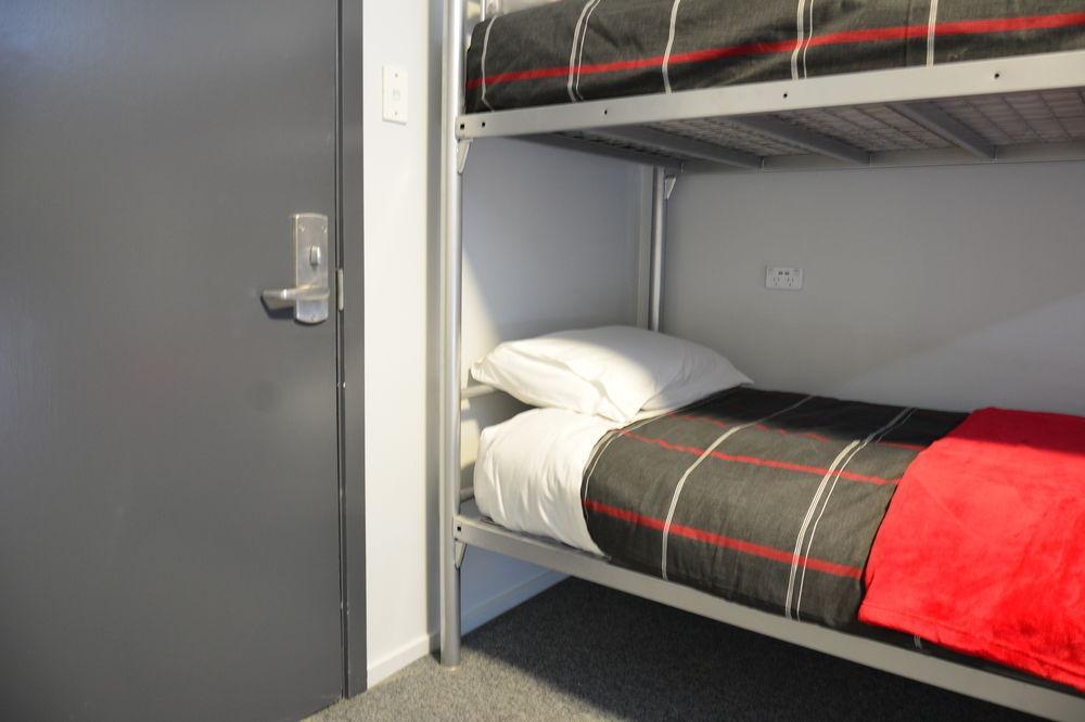 Hostel Urbanz Christchurch Exteriér fotografie A bunk bed