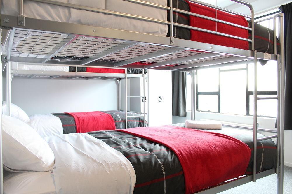 Hostel Urbanz Christchurch Exteriér fotografie A typical room at the hotel