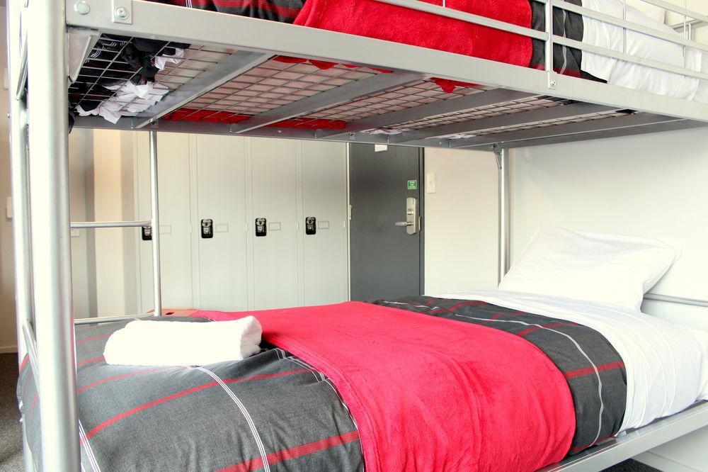 Hostel Urbanz Christchurch Exteriér fotografie A typical room at the hotel