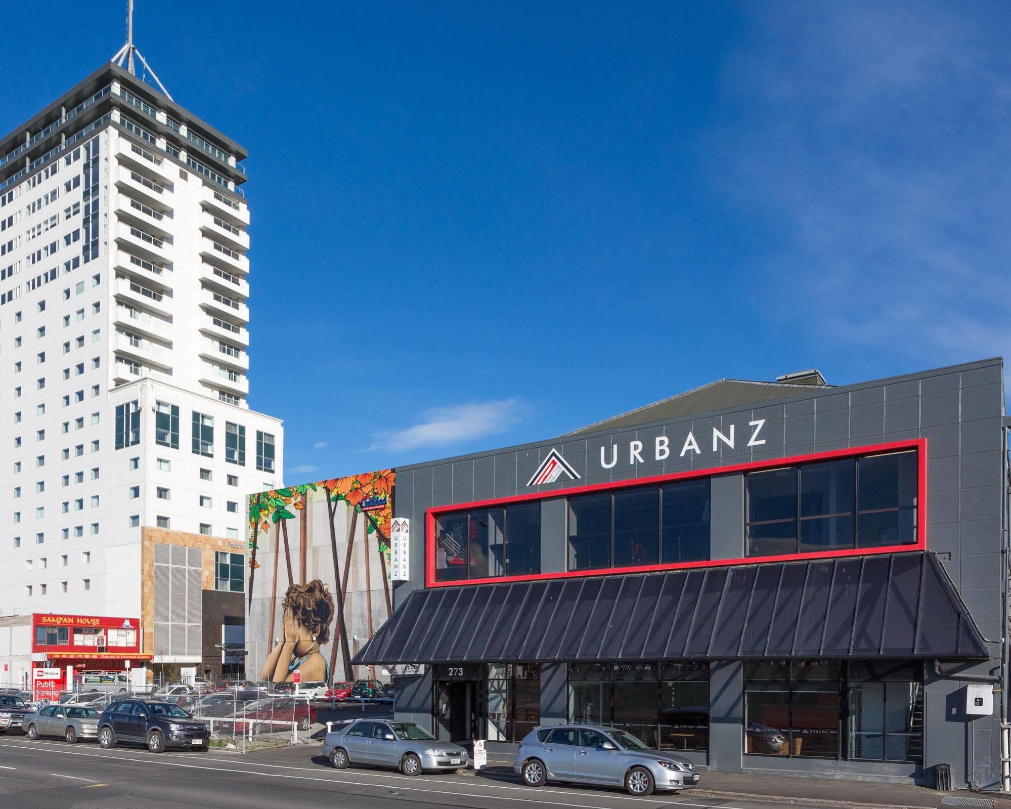 Hostel Urbanz Christchurch Exteriér fotografie The Urbanz building in 2015
